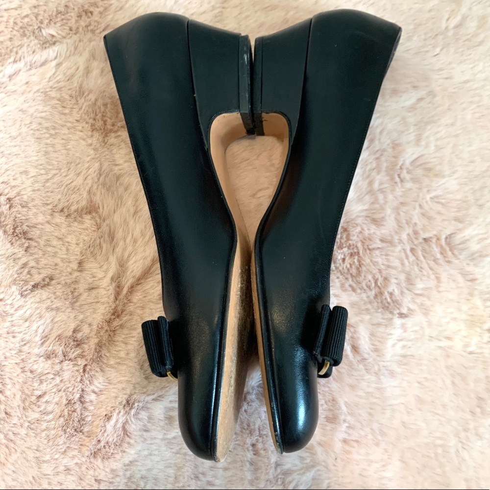 Salvatore Ferragamo Vara Patent Leather Pumps 7 Narrow - Picture 3 of 8